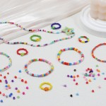28 couleurs de perles de rocaille de 3 mm, kit de 7 200 perles de rocaille en verre pour la fabrication de bijoux, l'artisanat et la fabrication de bracelets.