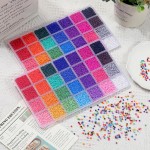 28 couleurs de perles de rocaille de 3 mm, kit de 7 200 perles de rocaille en verre pour la fabrication de bijoux, l'artisanat et la fabrication de bracelets.